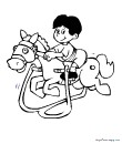 le petit garçon sur son cheval à bascule